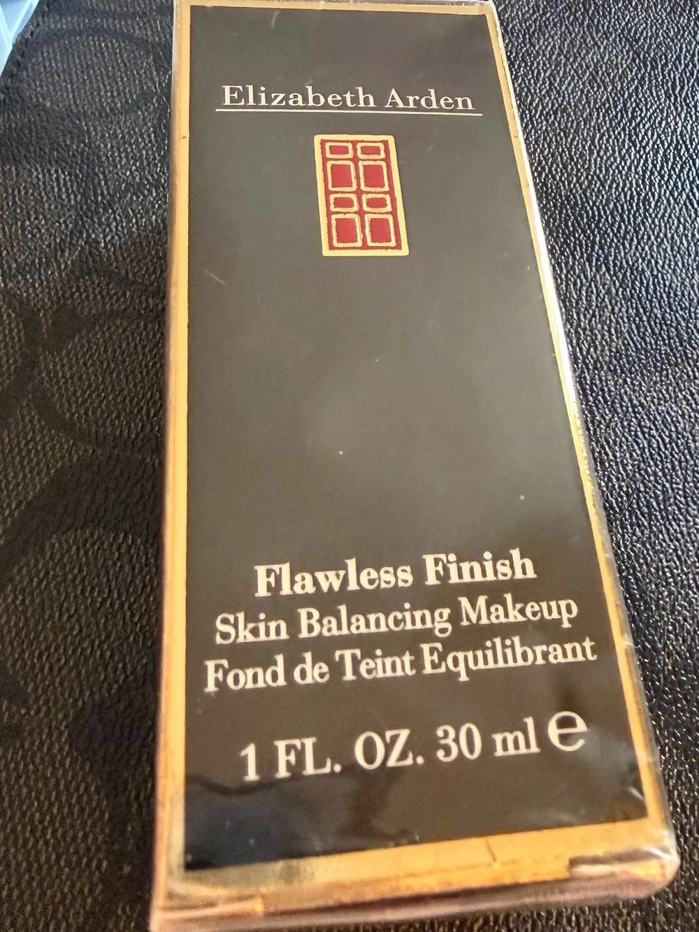 Elizabeth Arden Flawless Finish Skin Balancing tinted Makeup - cappucino